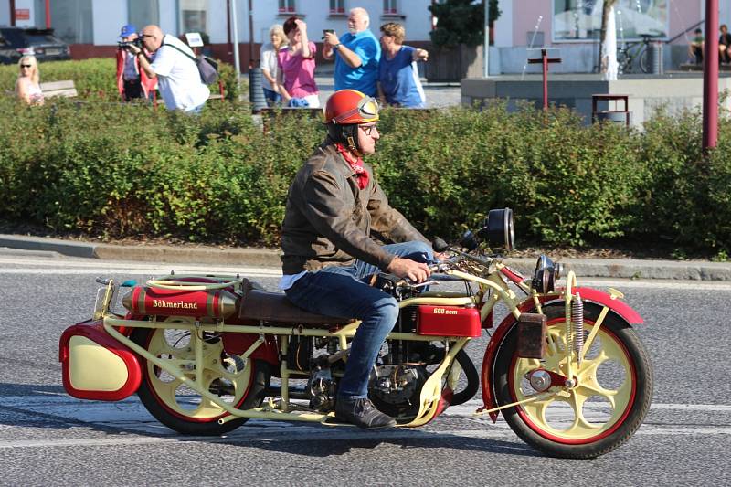 Sraz historických motocyklů Čechie-Böhmerland v Krásné Lípě