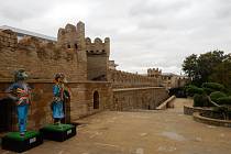 Staré město v Baku, které patří na seznam památek UNESCO. Historie těchto obydlí sahá do 12. století.
