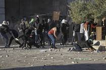 Střety mezi izraelskou policií a Palestinci u mešity Al-Aksá v Jeruzalémě, 15. dubna 2022.