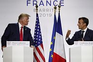rancouzský prezident Emmanuel Macron (vpravo) a jeho americký protějšek Donald Trump na summitu G7