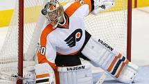 Brankář Philadelphie Michal Neuvirth.