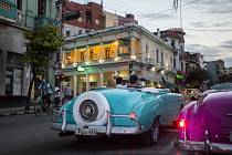 Symbolem Kuby jsou stará americká auta, která se na ostrov dostala před revolucí v roce 1959. Dnes většinu z nich řídí oficiální i neoficiální taxikáři.