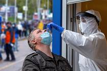 Testování obyvatel na Slovensku během epidemie koronaviru na jaře letošního roku.