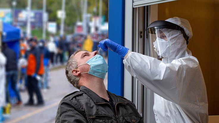 Hledají se lidé z celého světa odolní proti covidu. Mohou ukončit epidemii