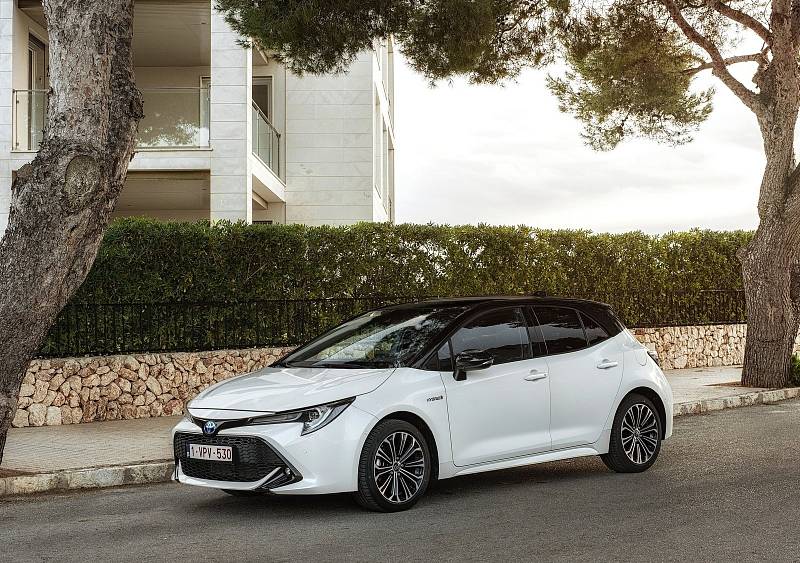 Toyota Corolla hatchback s hybridním pohonem stojí už hodně přes půl milionu