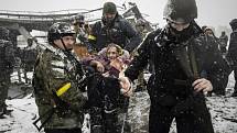 Evakuace ukrajinských obyvatel během dočasného příměří.