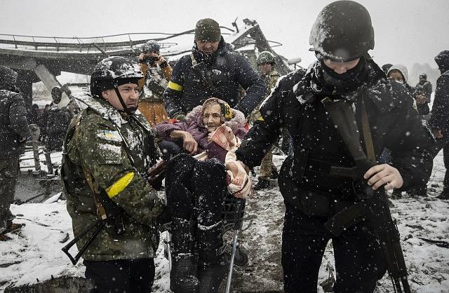 Evakuace ukrajinských obyvatel během dočasného příměří.