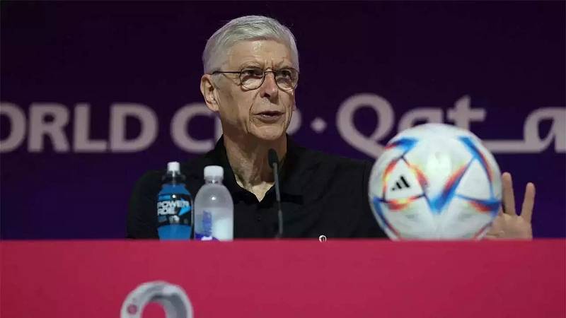 Arséne Wenger na tiskové konferenci v průběhu mistrovství světa v Kataru