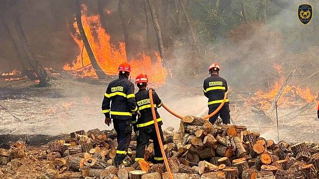 Čeští hasiči 10. srpna 2021 pomáhají s likvidací lesních požárů v oblasti řecké Arkádie