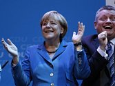 Angela Merkelová se raduje z výsledků voleb do spolkového sněmu roce 2013.