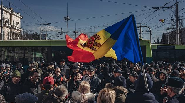 Tisíce lidí 12. března demonstrovaly v moldavském hlavním městě proti vládě a zvyšujícím se životním nákladům. Protesty svolala proruská strana Șor