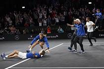 Tenisté Evropy se radují poté, co vyhráli i třetí ročník populárního Laver Cupu