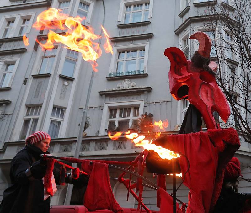 Žižkovský masopust 2018 - tradiční masopustní průvod z náměstí Jiřího z Poděbrad k Mahlerovým sadům