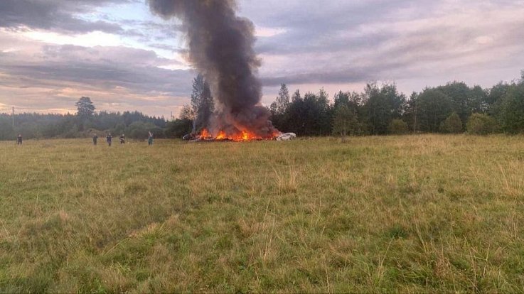 V Rusku spadlo letadlo, posádka zahynula. Mezi mrtvými je údajně i šéf wagnerovců Jevgenij Prigožin