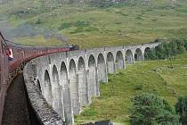 Viadukt Glenfinnan, nacházející se na skotské železniční trati West Highland, proslavily filmy o Harrym Potterovi.