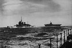 Ark Royal na moři spolu s bitevním křižníkem Renown