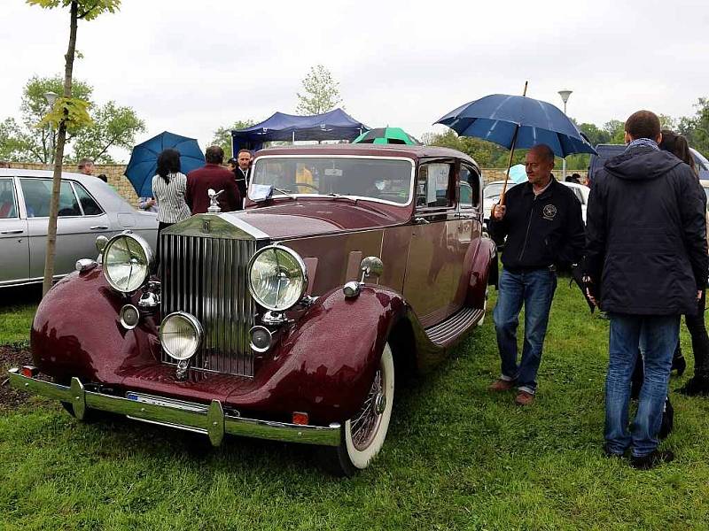 Sraz luxusních vozů Rolls-Royce a Bentley.