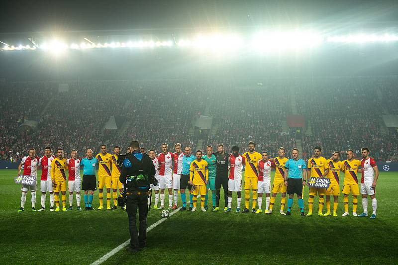 Fotbalový zápas skupiny F (liga mistrů), SK Slavia Praha - FC Barcelona, 23. října 2019 v Praze. Na snímku tým SK Slavia Praha a FC Barcelona.