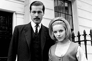 Lord Lucan, a jeho tehdejší snoubenka Veronica Duncanová později Lucanová na snímku z roku 1963.