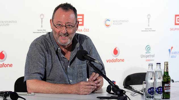 Francouzský herec Jean Reno poslal pozdrav zdravotníkům i pacientům.