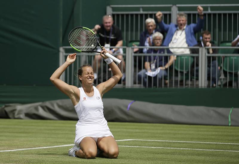 Česká tenistka Barbora Strýcová se raduje ze svého vítězství.