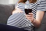 Lékaři varují, že už malé množství alkoholu vypité matkou může mít negativní vliv na zdraví dítěte