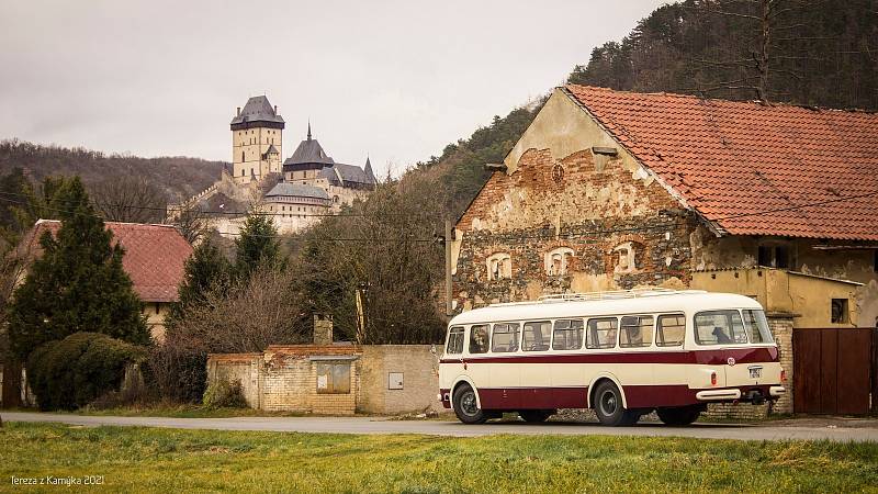 Legendární autobus a legendární hrad