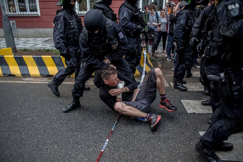 Policie zasahovala kvůli údajné bombe 24. května v centru Klinika na pražském Žižkově.