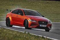 Jaguar XE SV Project 8.