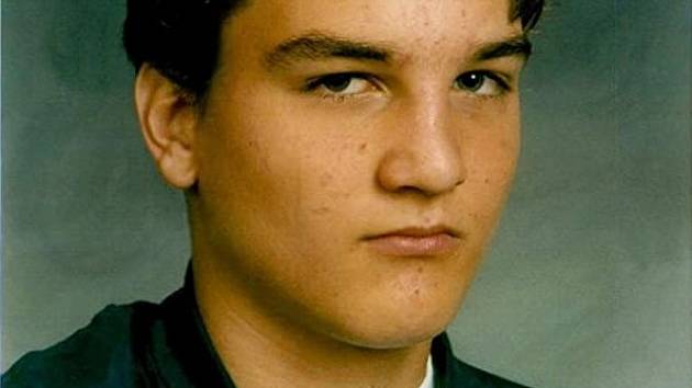 Francouzský teenager a sériový vrah Éric Borel, který v 16 letech povraždil celou svou rodinu. Jeho řádění začalo 23. září 1995