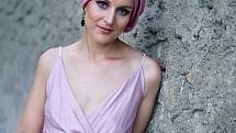 Denisa je nádherná žena a ztráta vlasů po chemoterapii to nijak nezhoršila.