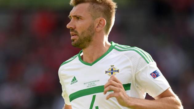 Gareth McAuley ze Severního Irska.