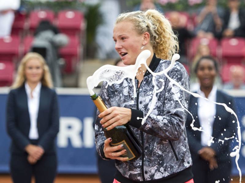 Kateřina Siniaková slaví titul na turnaji Bastadu.