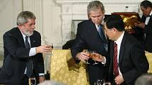 Tři prezidenti: Lula da Silva (Brazílie), George Bush (USA) a Hu Jintao (Čína)