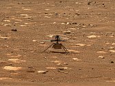 Helikoptéra Ingenuity. První přístroj svého druhu, který si zalétal nad povrchem Marsu.