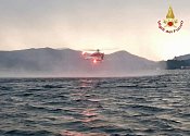 Helikoptéra pátrá po pohřešovaných z lodi, která se potopila na severoitalském jezeře Lago Maggiore