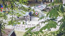 Slavnostní otevření muzea RAF na zámku Police. Spitfire