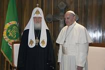 Historické setkání patriarchy Kirilla a papeže Františka v Havaně. 