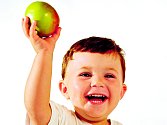 Je těžké určit, které ovoce je pro děti nejlepší, nicméně vzhledem k obsahu vitamínů, vlákniny a antioxidantů lze vybrat několik favoritů, které dětem mimořádně prospějí.