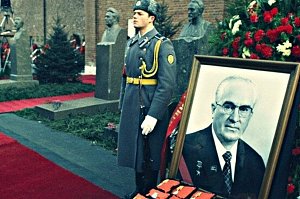 V důsledku mnoha nemocí zemřel po pouhých 15 měsících na vrcholu moci sovětský vůdce Jurij Andropov