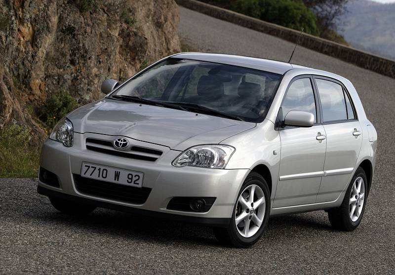 Model nižší střední třídy Toyoty se ještě v první polovině prvního desetiletí prodával jako Corolla