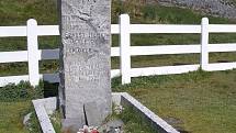 Hrob Ernesta Shackletona. Polárník zemřel při své poslední výpravě na ostrově Jižní Georgie.