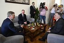 Premiér Petr Fiala (ODS) uvedl do úřadu nového ministra školství Vladimíra Balaše (STAN), 1. července 2022, Praha.