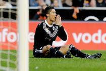 Cristiano Ronaldo z Realu Madrid po neproměněné šanci proti Valencii.
