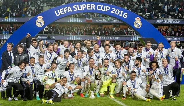 Vítězové Superpoháru - fotbalisté Realu Madrid.