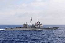 Dvě americké válečné lodě propluly 28. srpna 2022 mezinárodními vodami Tchajwanského průlivu
