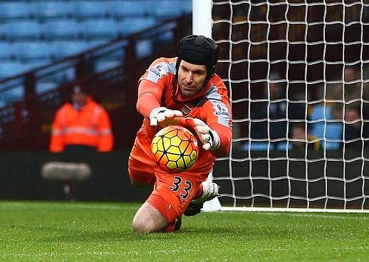 Brankář Arsenalu Petr Čech.