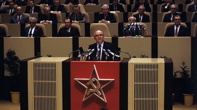Michail Gorbačov v Praze přednesl 10. dubna 1987 (den po svém příjezdu) projev na slavnostním shromáždění československo-sovětského přátelství v tehdejším Paláci kultury. K přítomnosti sovětských vojsk v Československu se ale nevyjádřil
