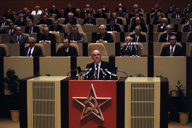 Michail Gorbačov v Praze přednesl 10. dubna 1987 (den po svém příjezdu) projev na slavnostním shromáždění československo-sovětského přátelství v tehdejším Paláci kultury.  přítomnosti sovětských vojsk v Československu se ale nevyjádřil