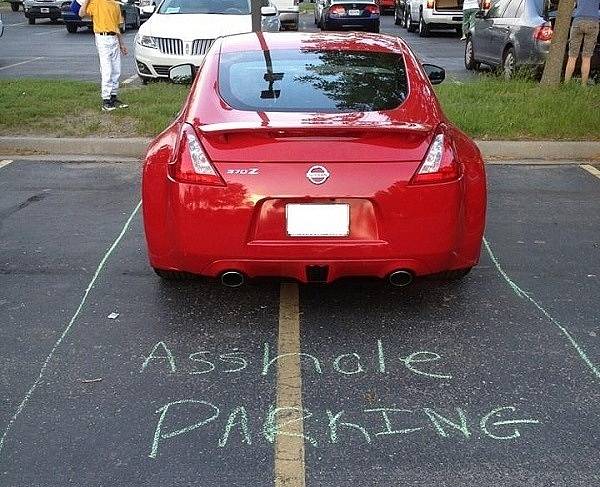 „Parkování pro kr*tény.“
